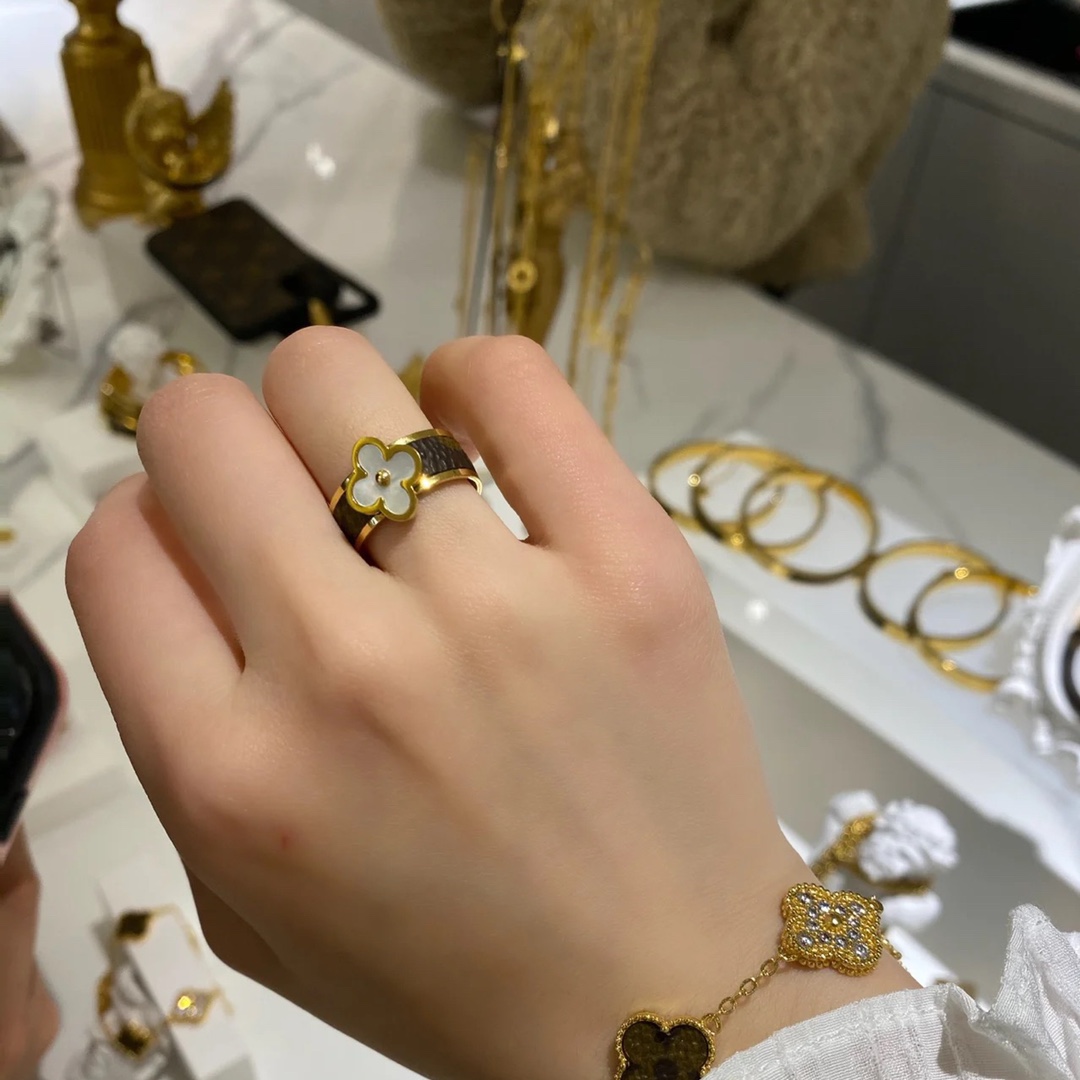 Louis Vuitton Gold Leather Sun Blossom Ring - Rep Fashion™