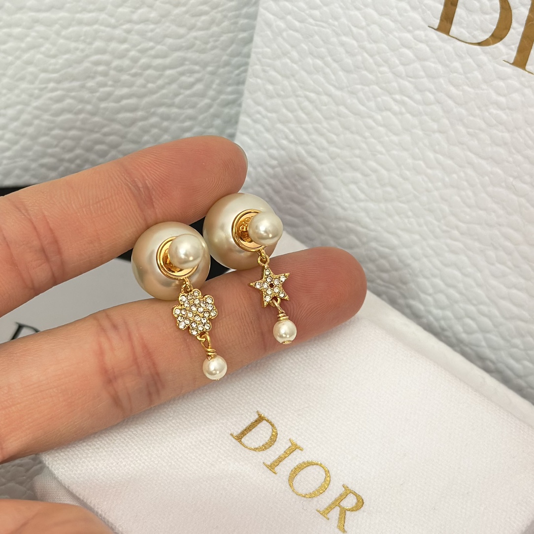 Dior Asymmetric Star Clover Dangle Pearl Earrings - Rep Fashion™