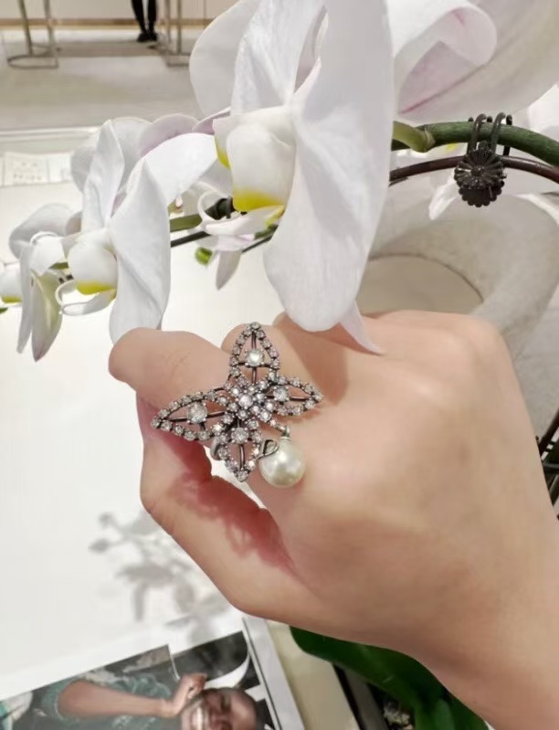 Dior Butterfly Pearl Dangle Ring - Rep Fashion™