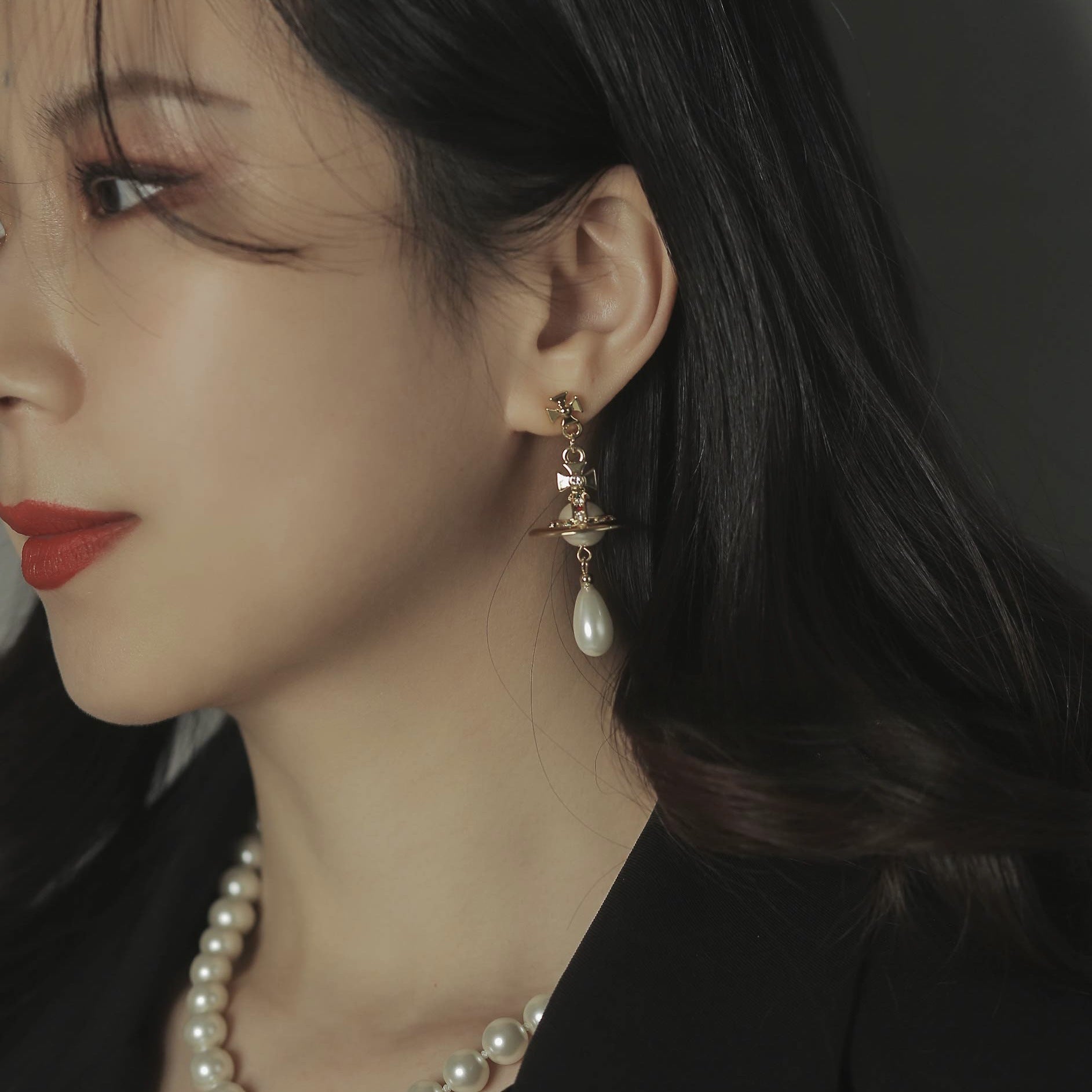 Vivienne Westwood Saturn Teardrop Pearl Earring - Rep Fashion™