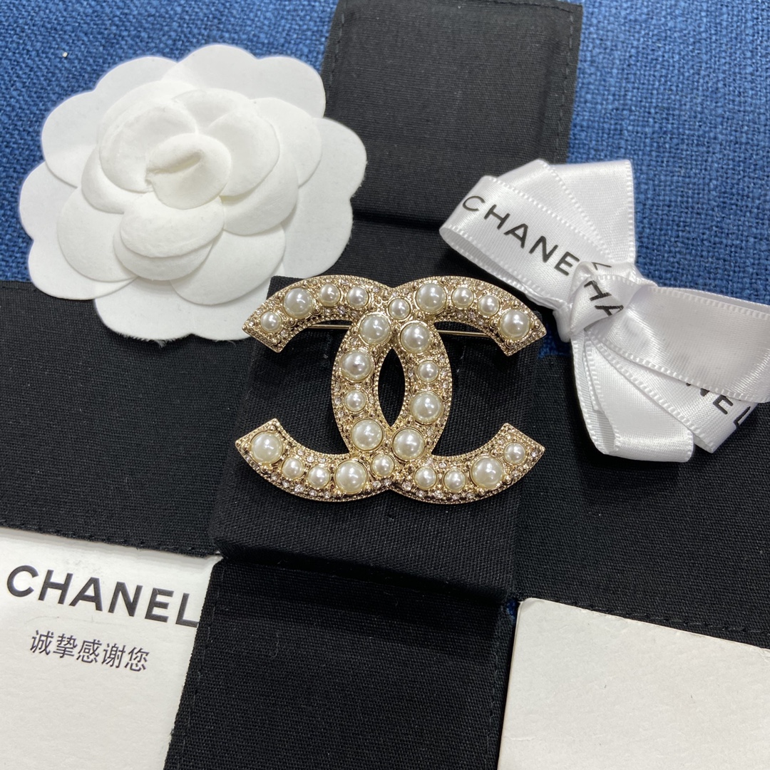 Chanel Light Gold Pave Pearl Brooch - Rep Fashion™