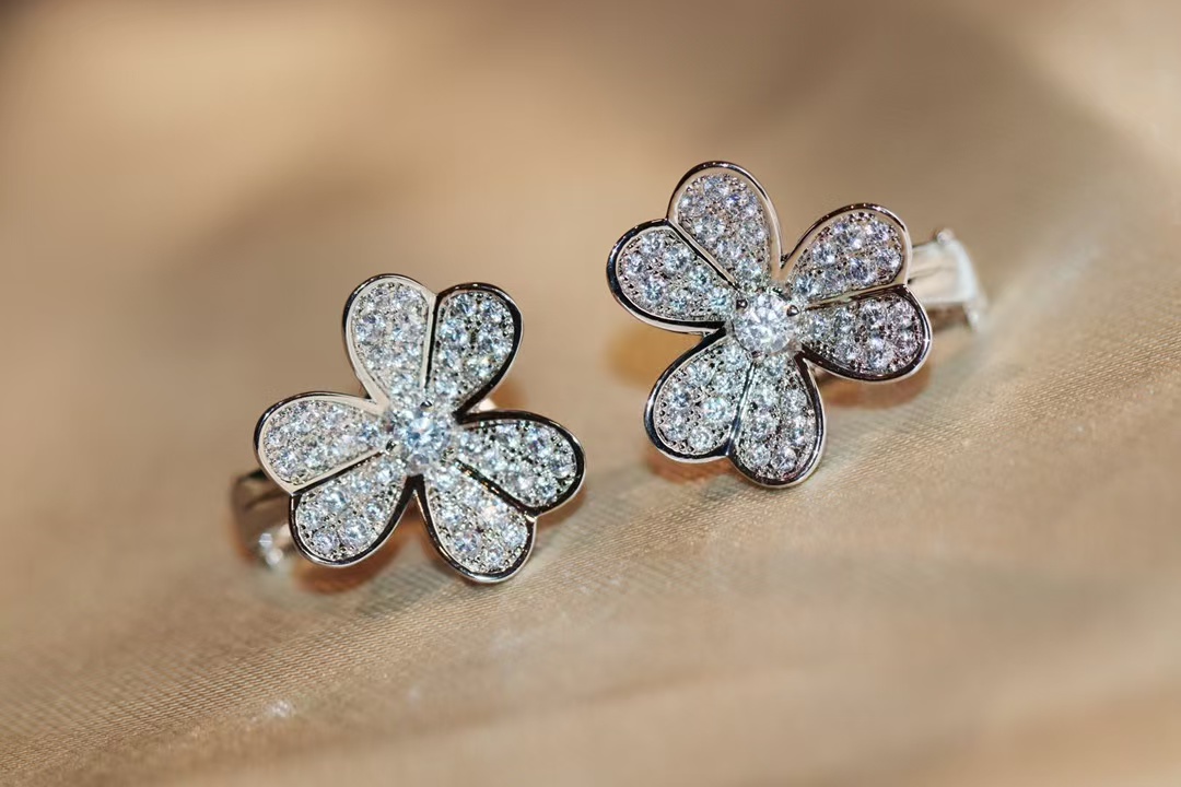 VCA Frivole Earrings - Small - Rep Fashion™