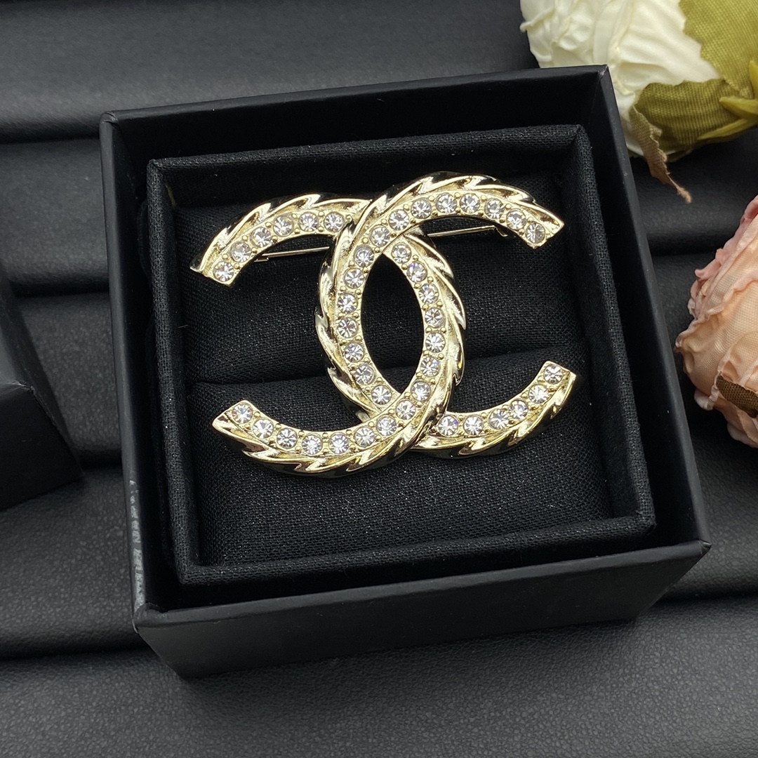 Chanel Minimalist Light Gold Diamond Coco Brooch - Rep Fashion™