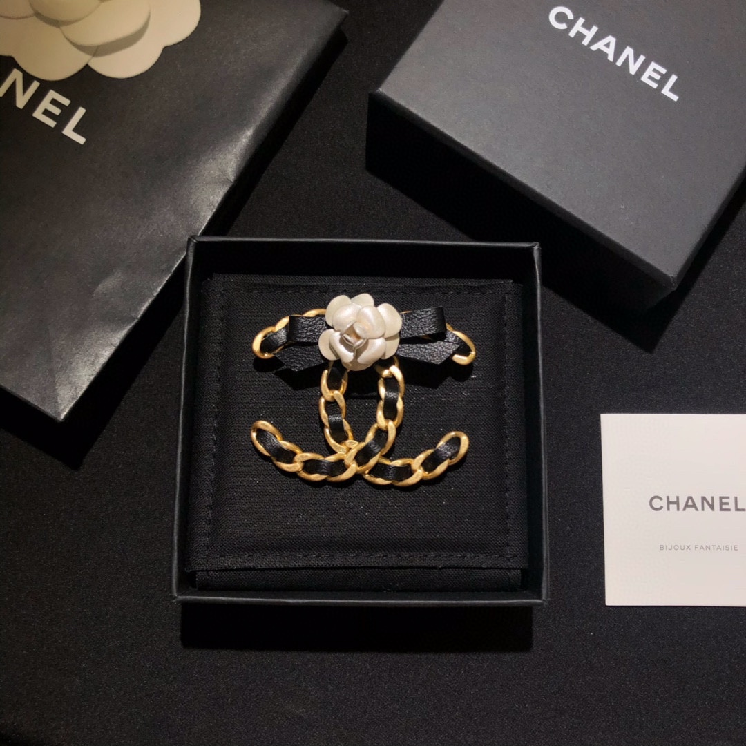 Vintage Chanel Camellia Leather Brooch - Rep Fashion™