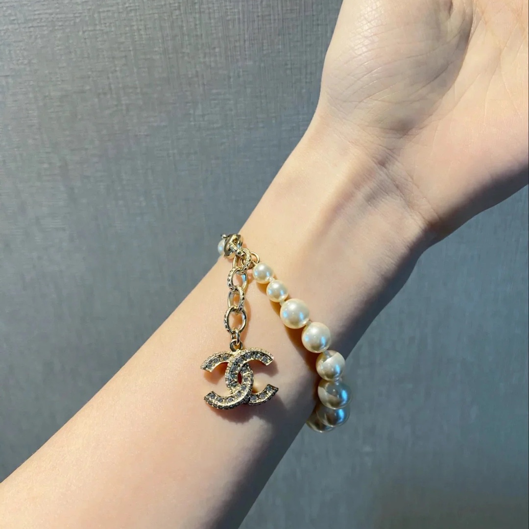 Chanel Graduated Sizes Pearl Bracelet - Rep Fashion™