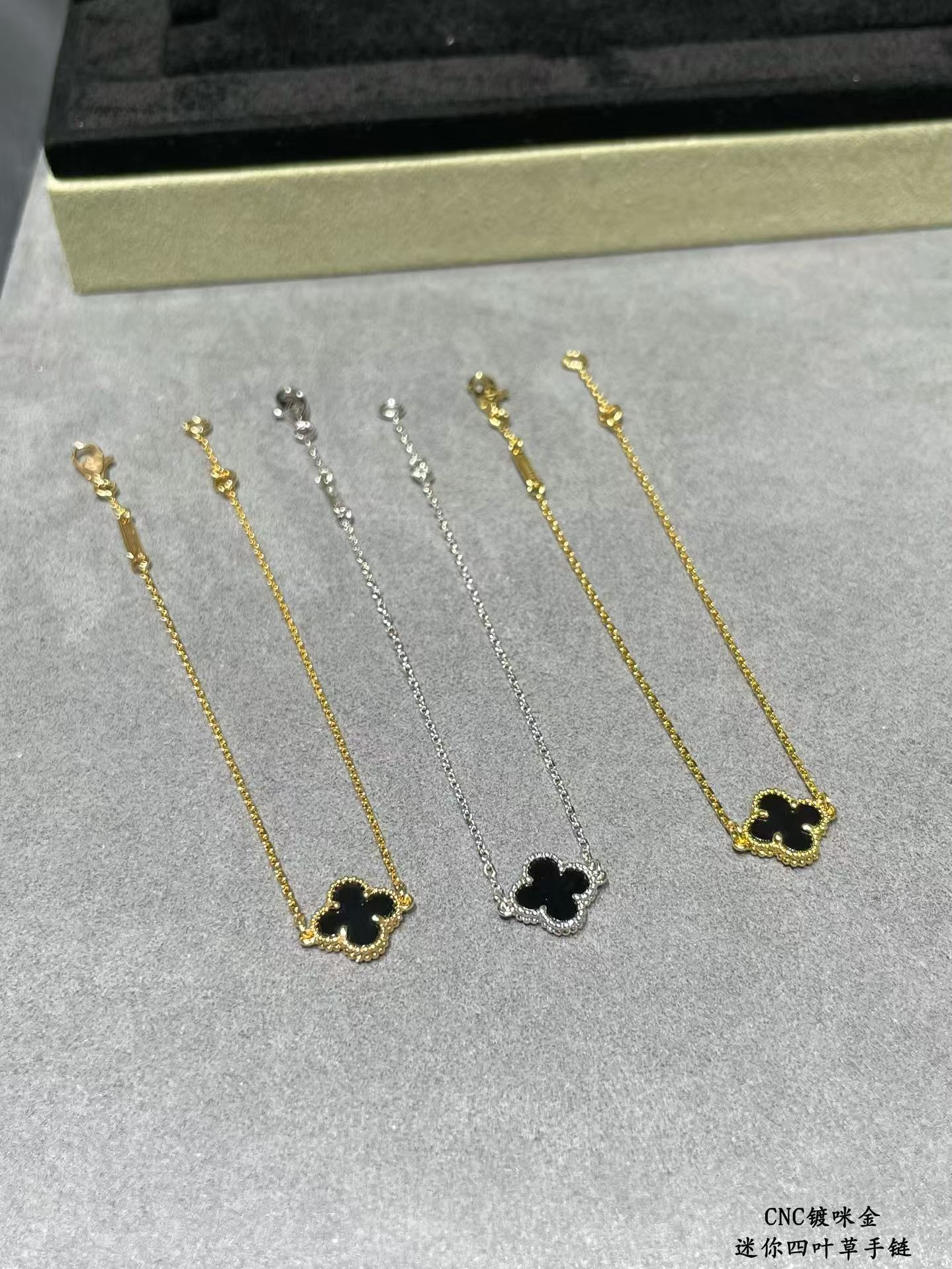 VCA Black Onyx Sweet Alhambra Black Agate Bracelet, 1 Motif - Rep Fashion™