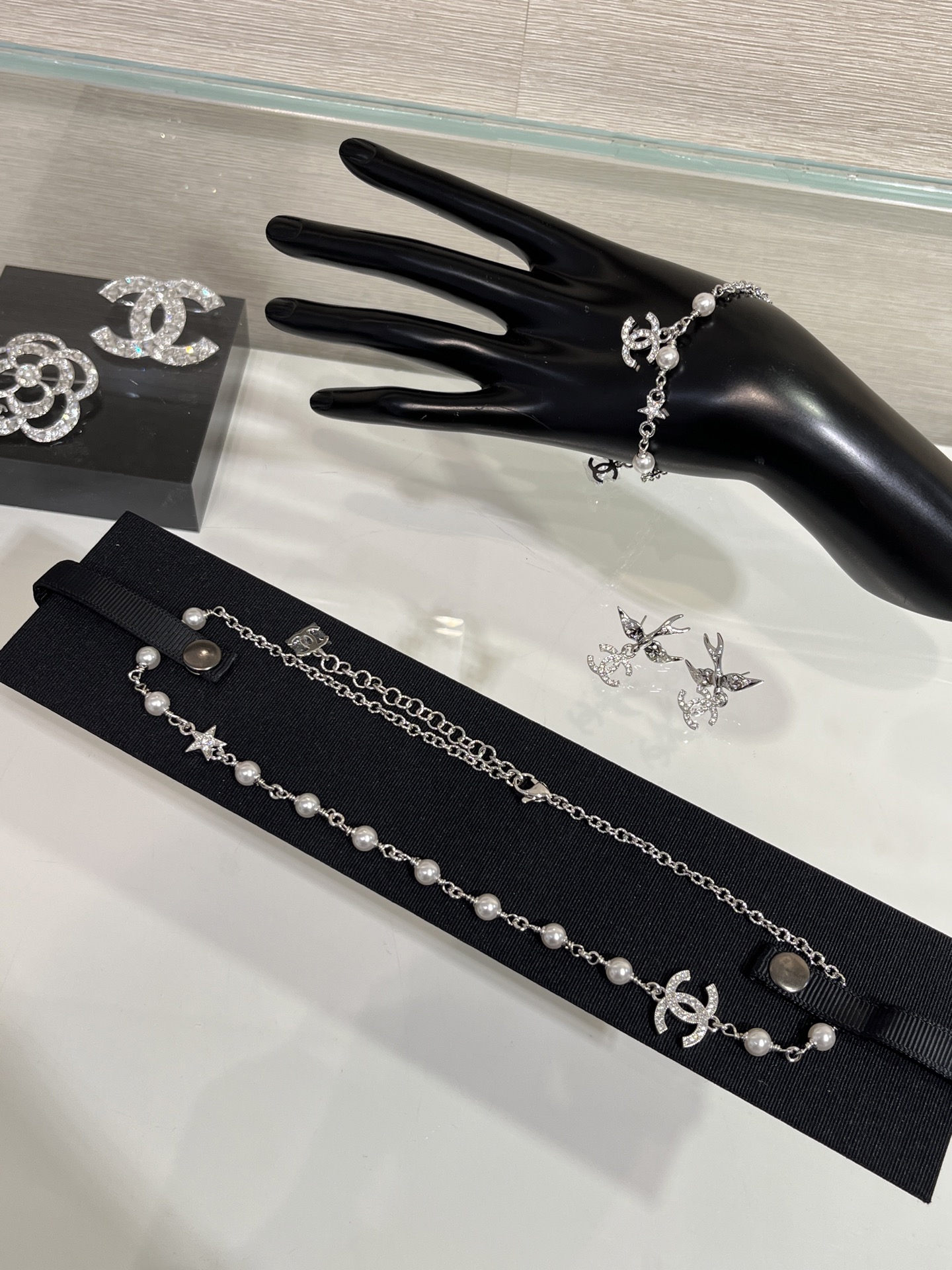 Chanel Pearl Floating CC Charm Silver Necklace - Rep Fashion™