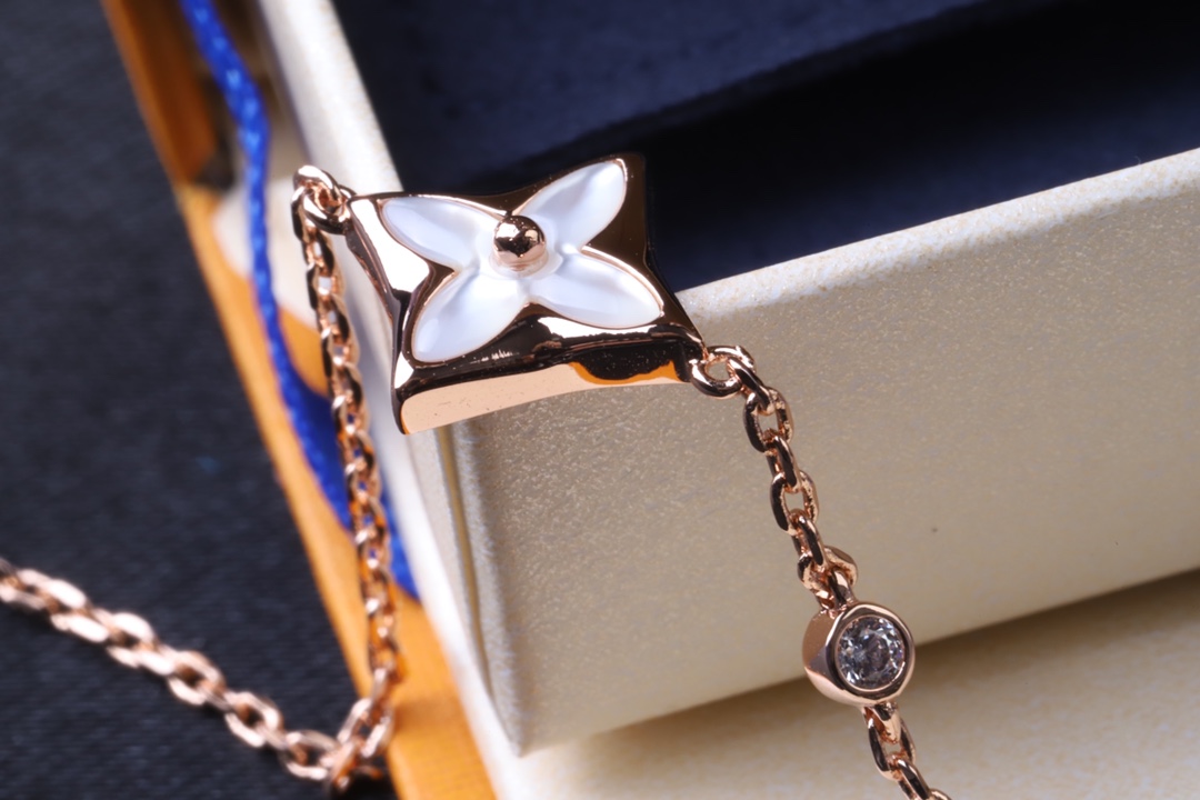 Louis Vuitton Minimalist White Mother of Pearl Star Bracelet - Rep Fashion™