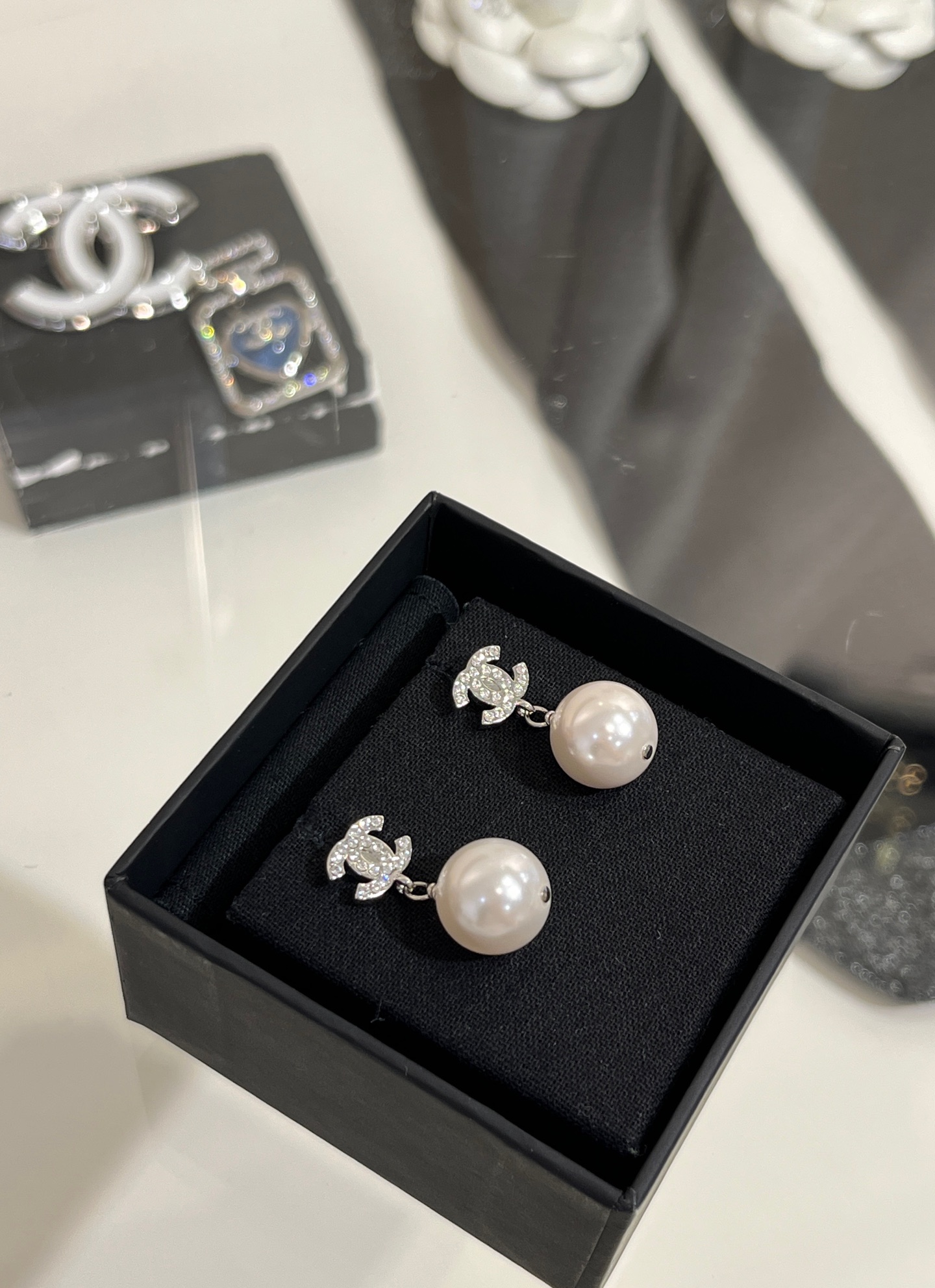 Chanel Classic Silver Coco Pearl Drop Earrings - Rep Fashion™