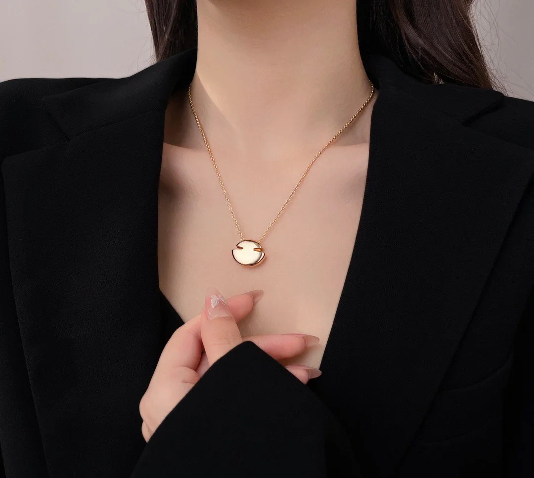 Bvlgari Cabochon Necklace in Rose Gold - Rep Fashion™