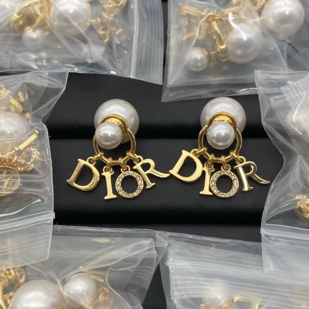 Dior Letter Pearl Earrings - Rep Fashion™