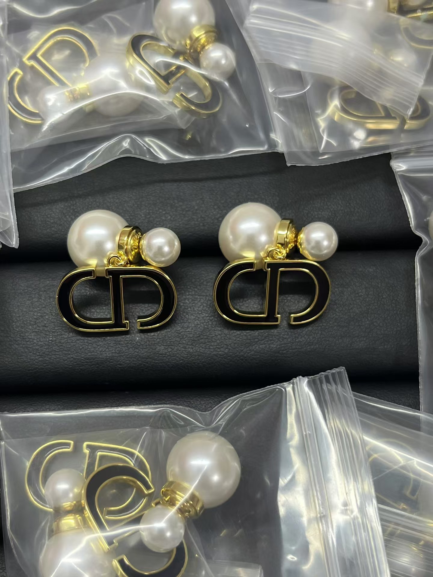 Dior Enamel CD Dangle Pearl Earrings - Rep Fashion™