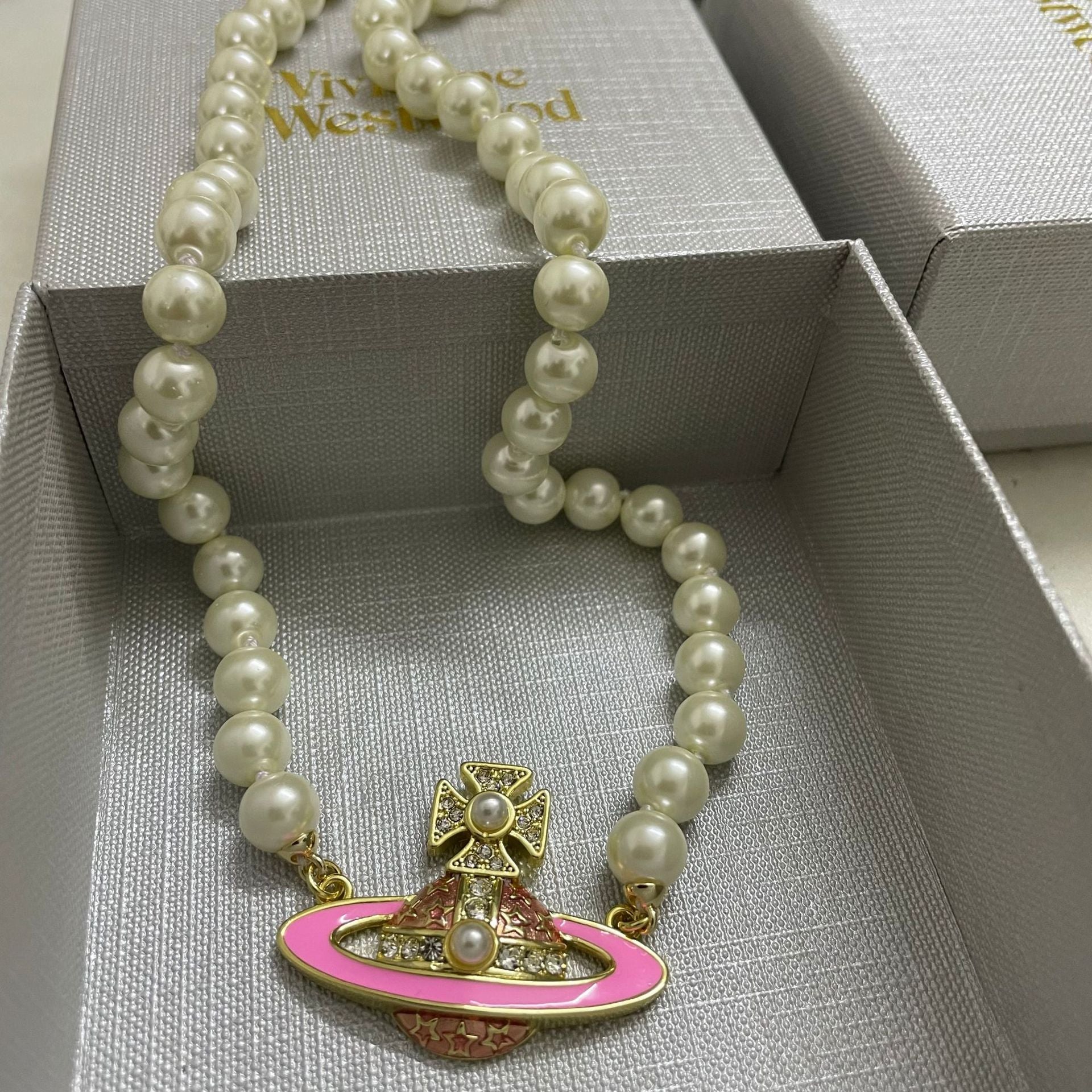 Vivienne Westwood Pink Flat Saturn Pendant Pearl Necklace - Rep Fashion™
