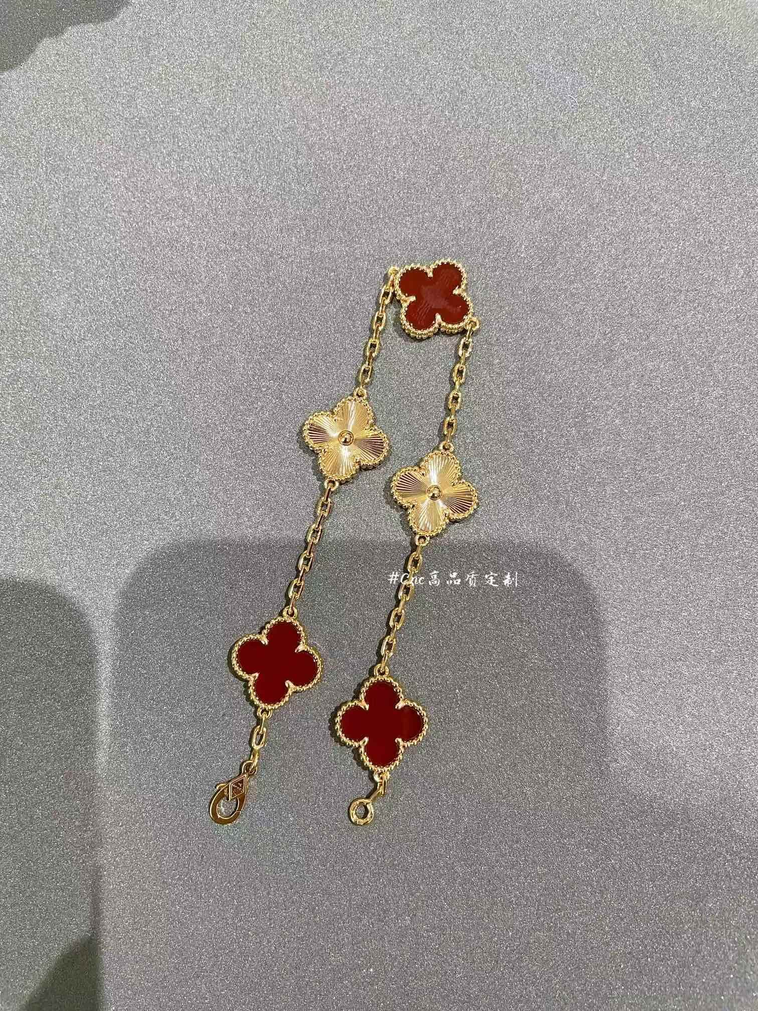 VCA Guilloche and Carnelian Vintage Alhambra Bracelet, 5 Motifs - Rep Fashion™