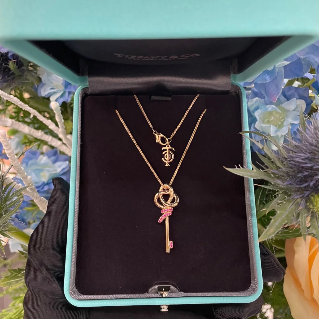 Tiffany Pink Diamond Woven Key Pendant Necklace - Rep Fashion™