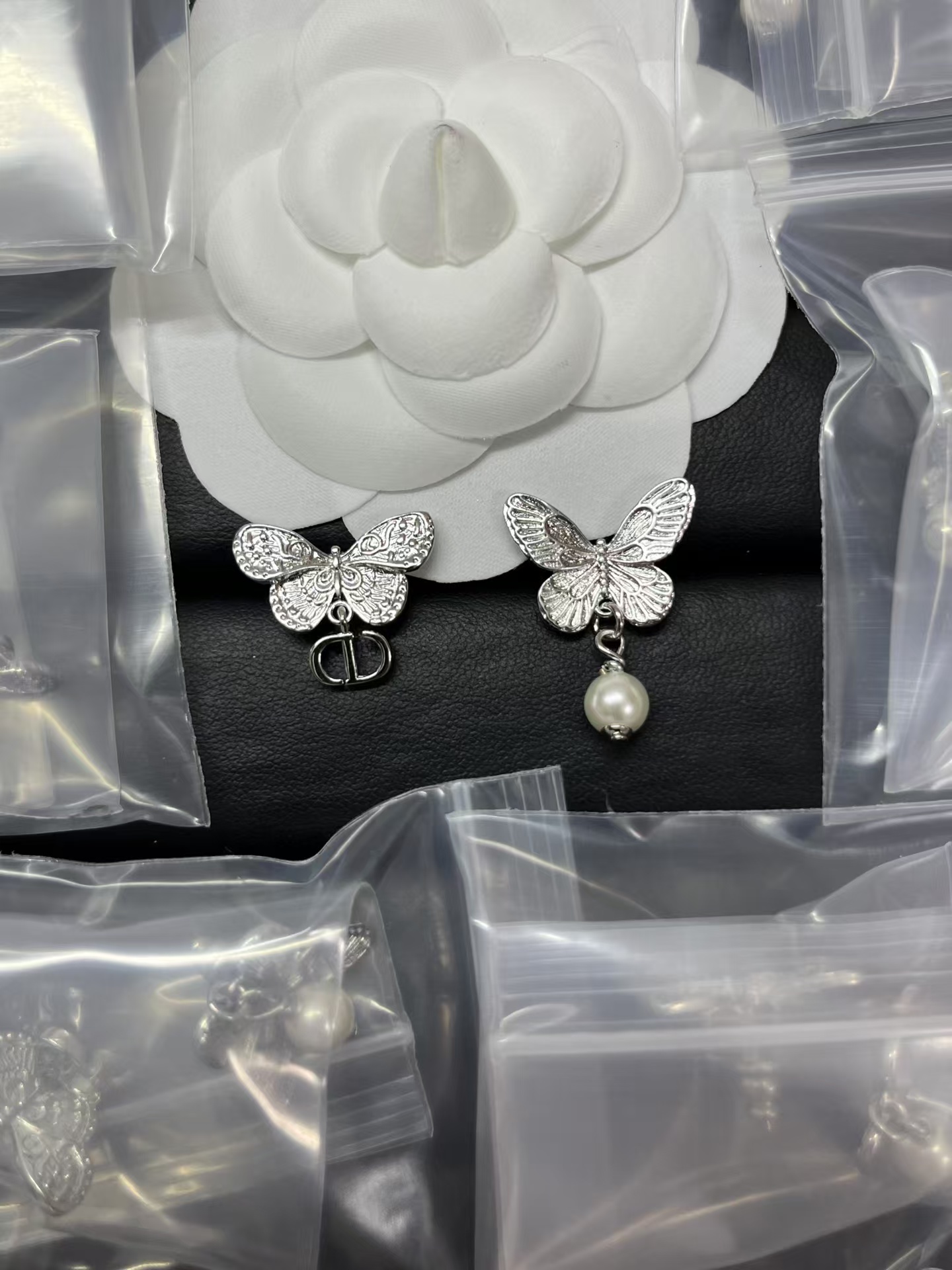 Dior Asymmetric Butterfly Earrings - Rep Fashion™