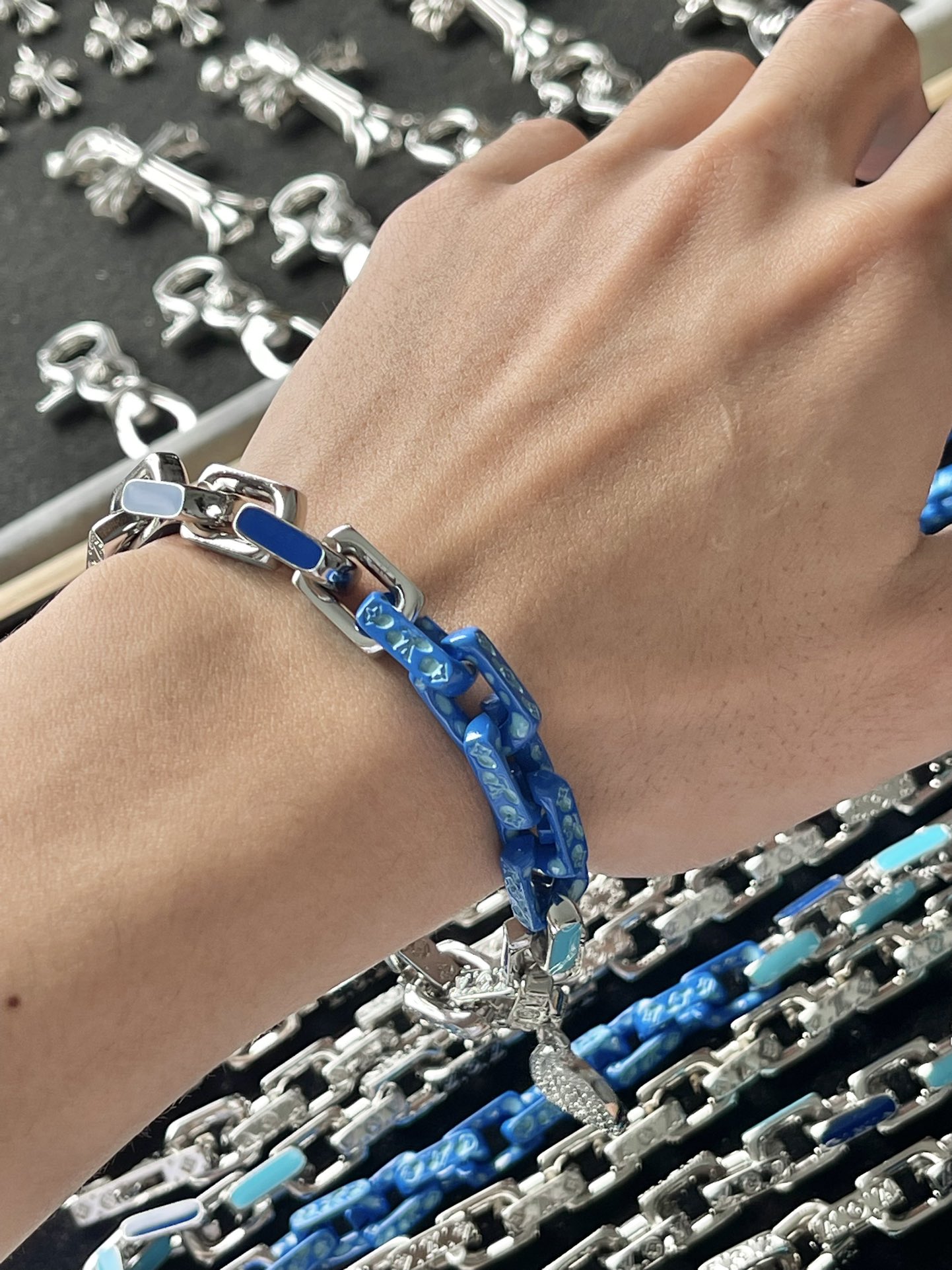 Louis Vuitton Mixed Color Chunky Bracelet Men - Rep Fashion™