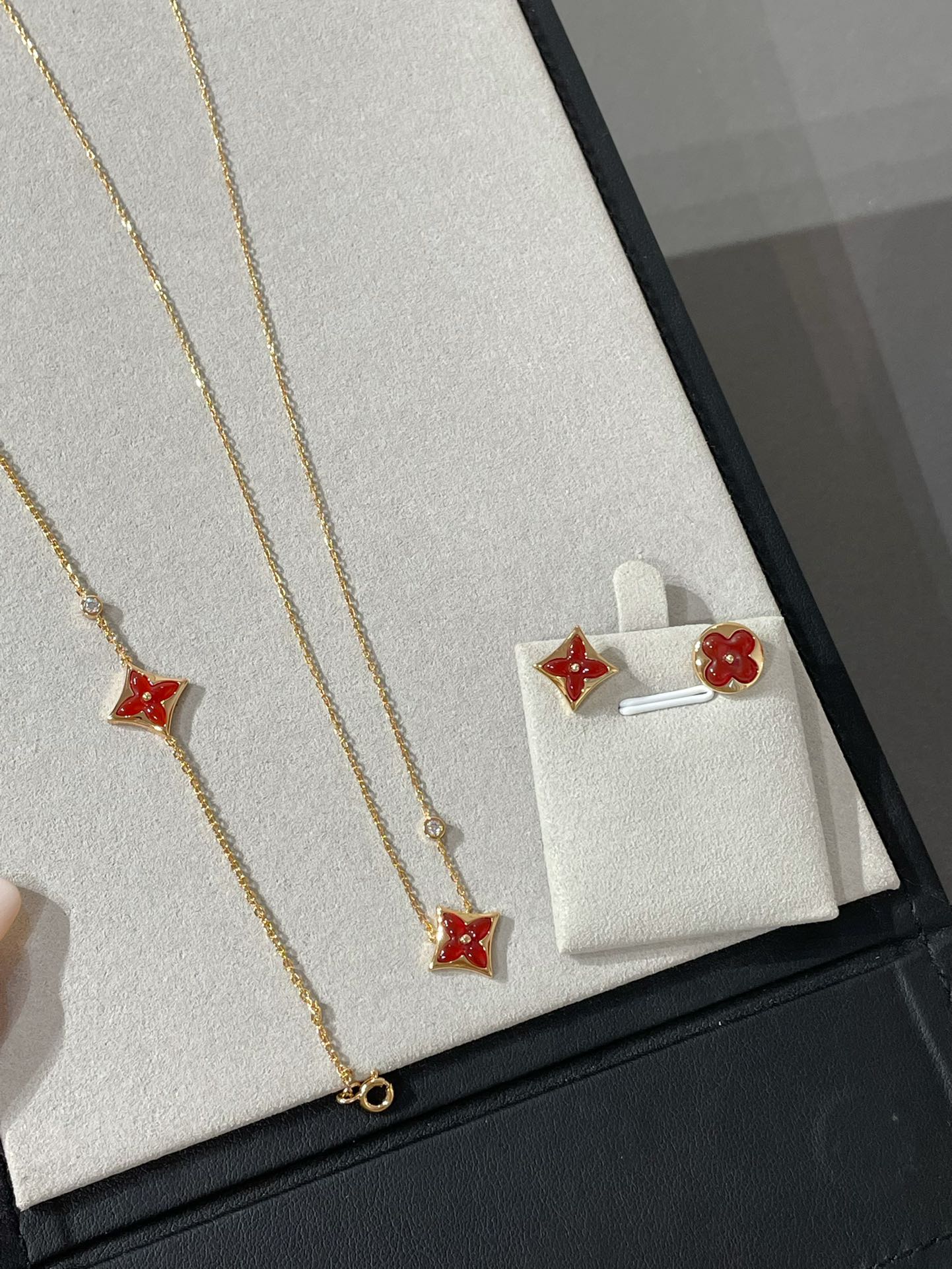 Louis Vuitton Red Sun Star Stud Earrings Bracelet Necklace - Rep Fashion™