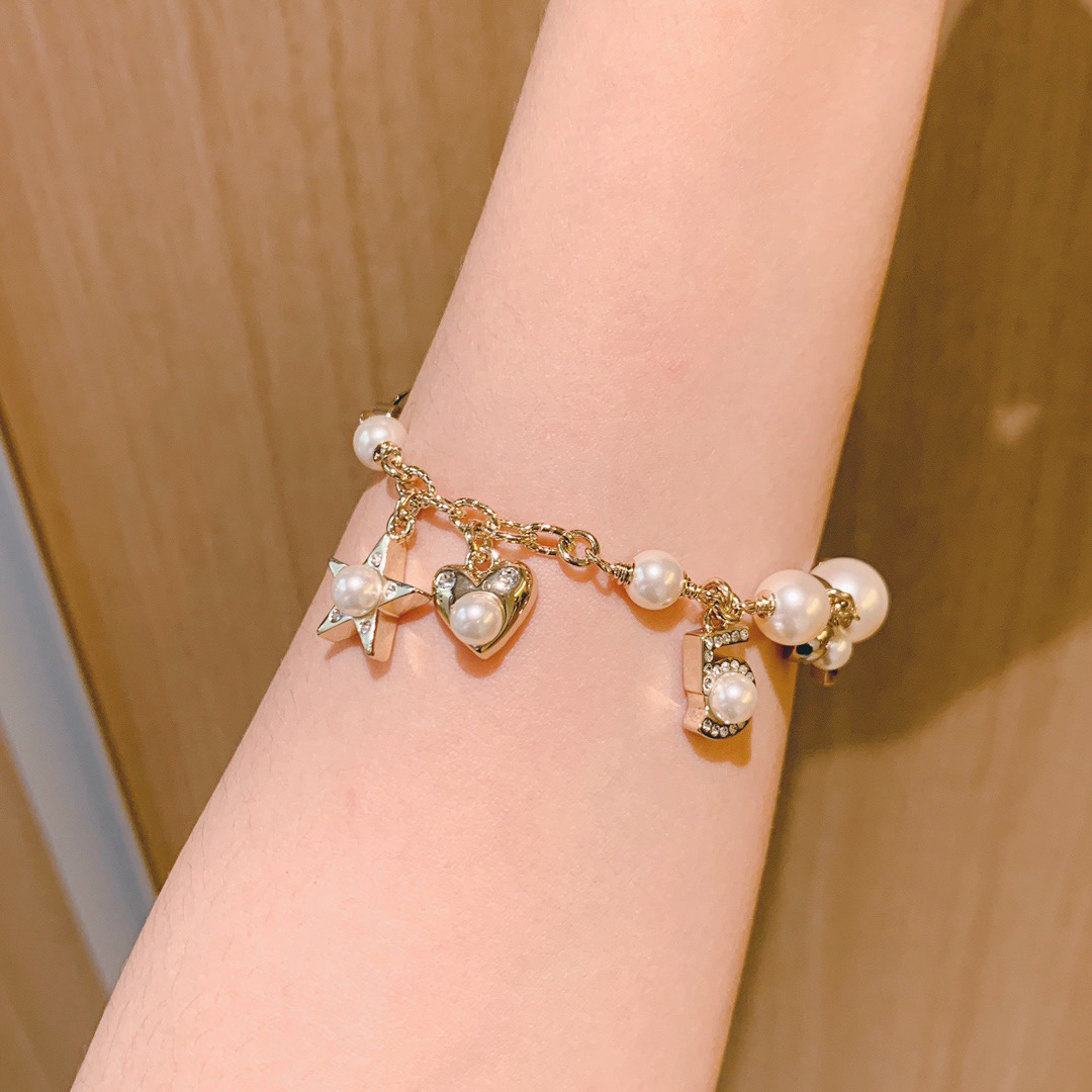 Chanel Chain Pearl Bracelet with Star Heart NO.5 CC Charms - Rep Fashion™