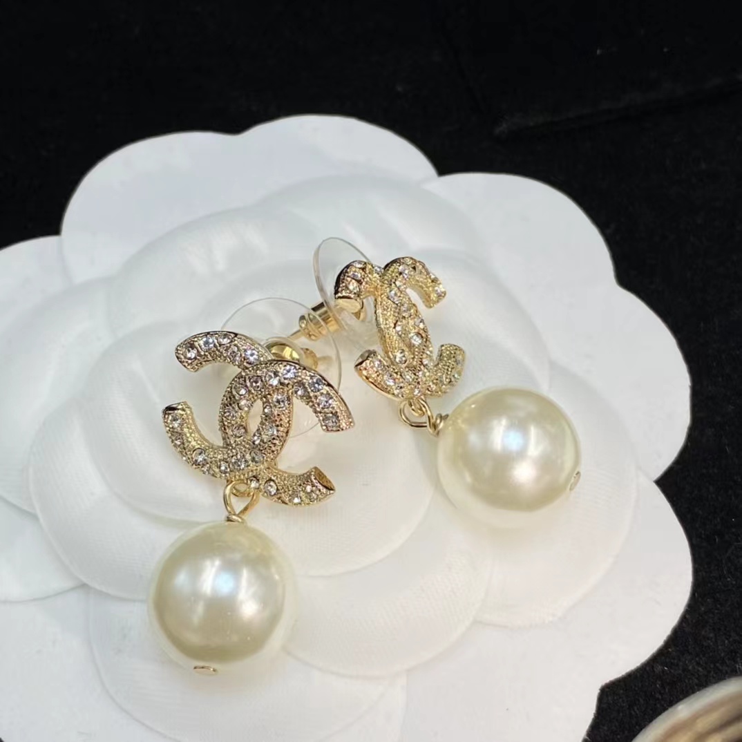 Chanel Classic Pearl Dangle Earrings - Rep Fashion™