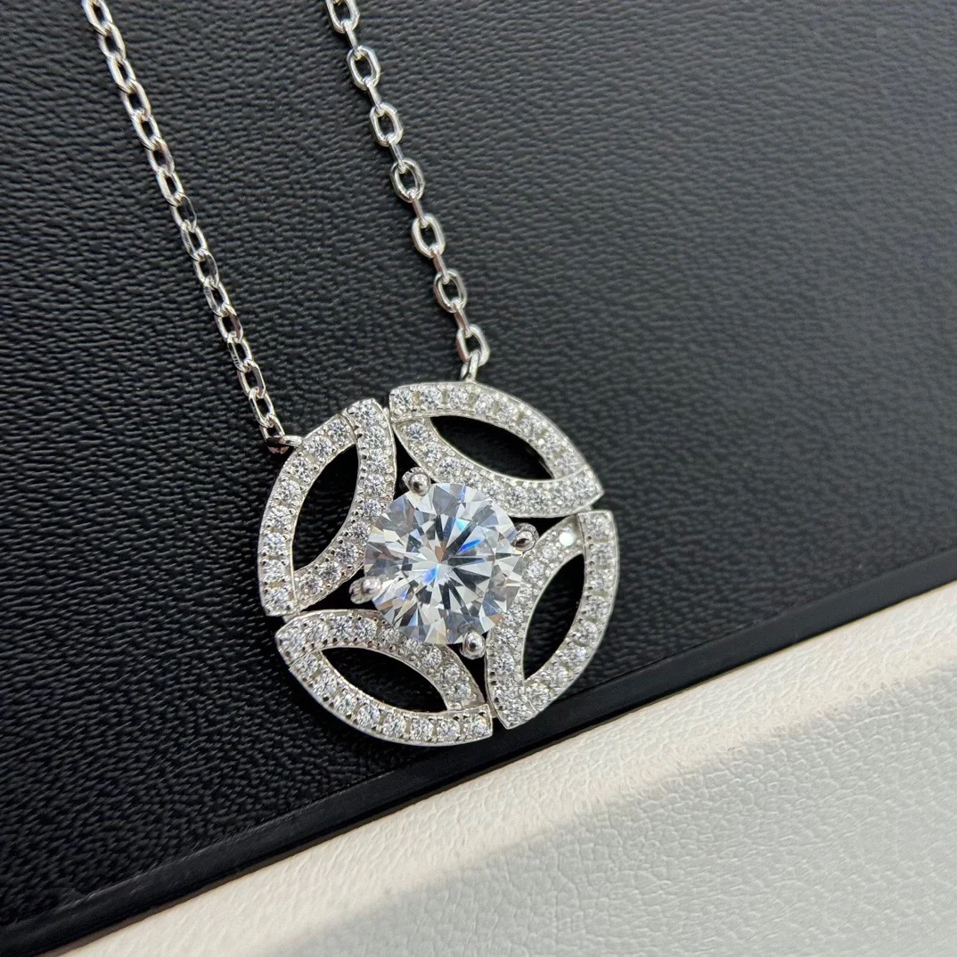 Cartier Hollow Round Pendant Necklace - Rep Fashion™