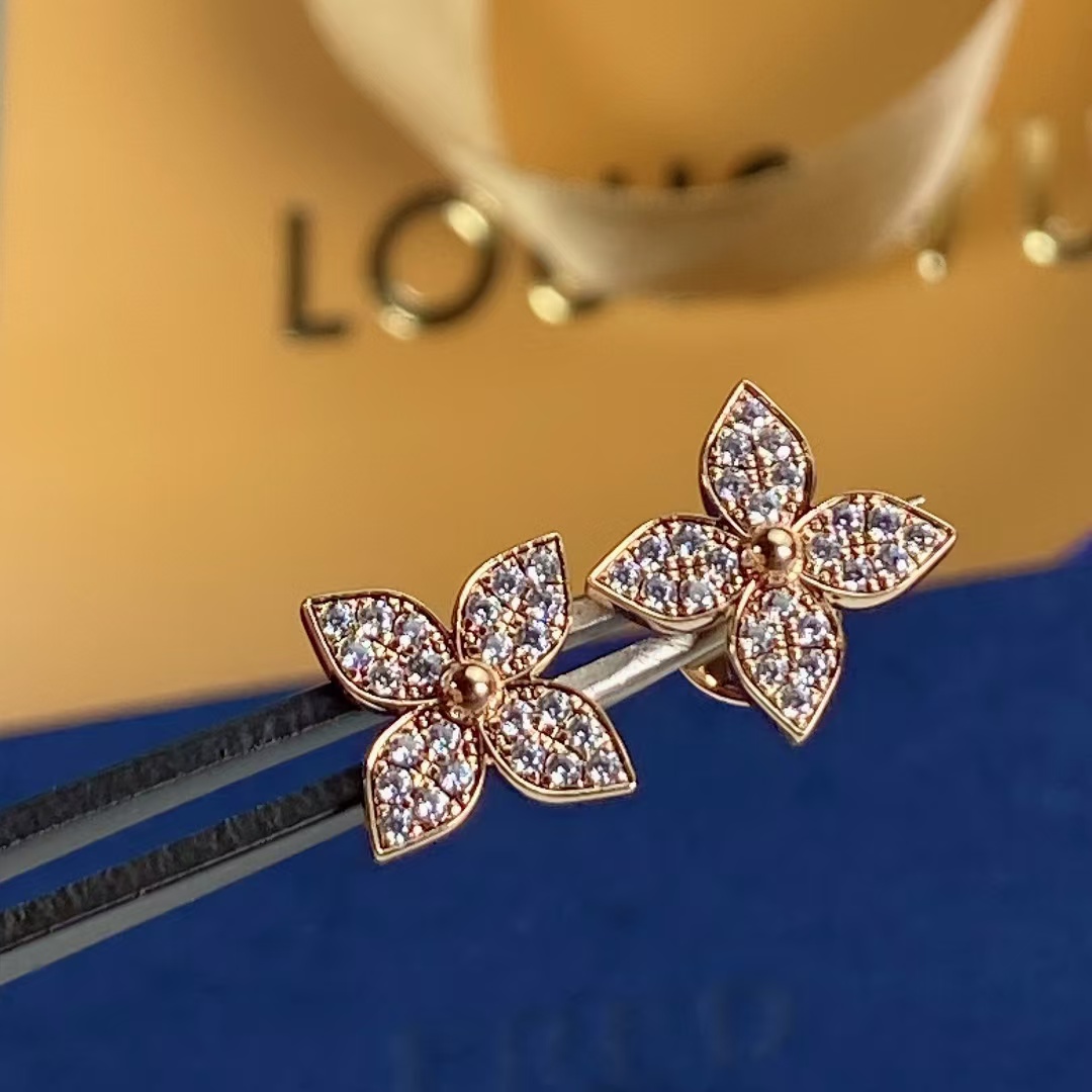 Louis Vuitton Diamond Flower Stud Earrings - Rep Fashion™