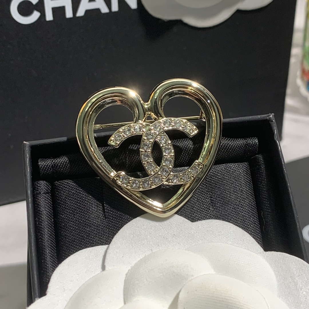 Chanel Light Gold Hollow Heart Brooch - Rep Fashion™