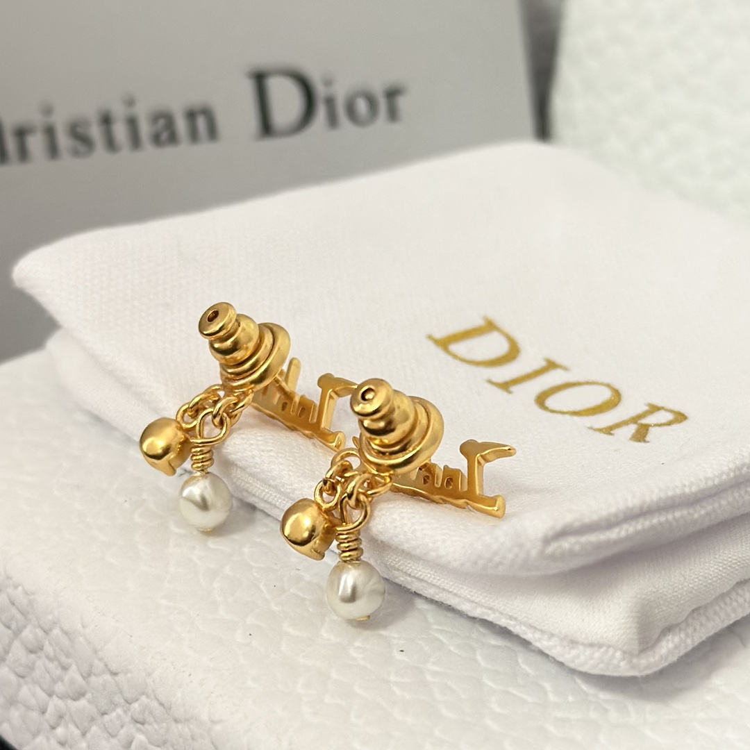 Jadior Stud Pearl Earrings - Rep Fashion™