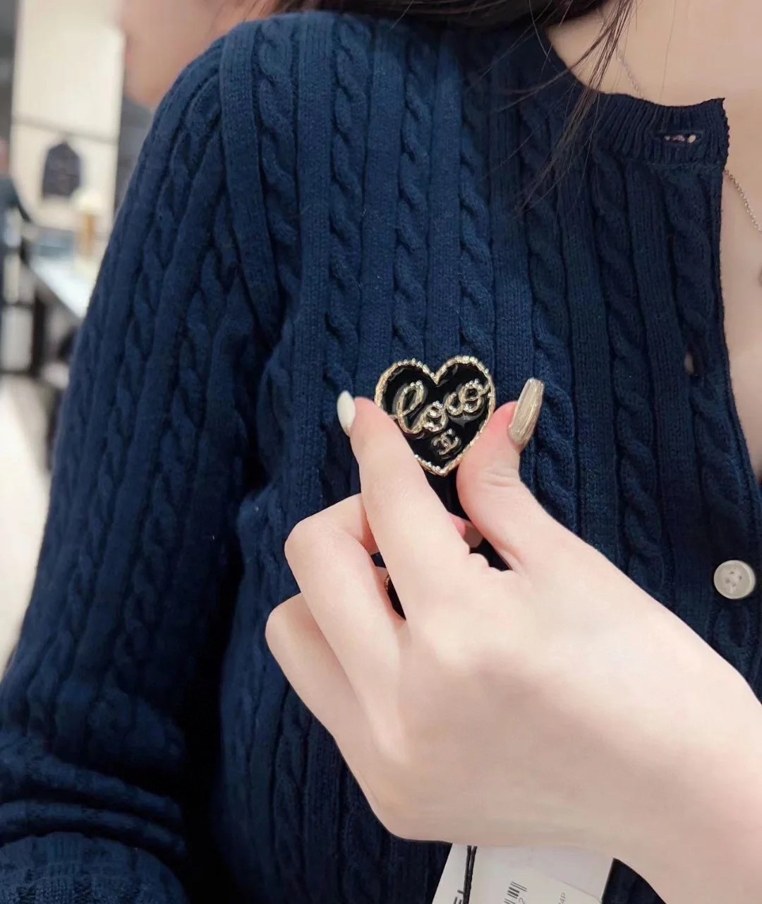 Chanel Black Heart Brooch - Rep Fashion™
