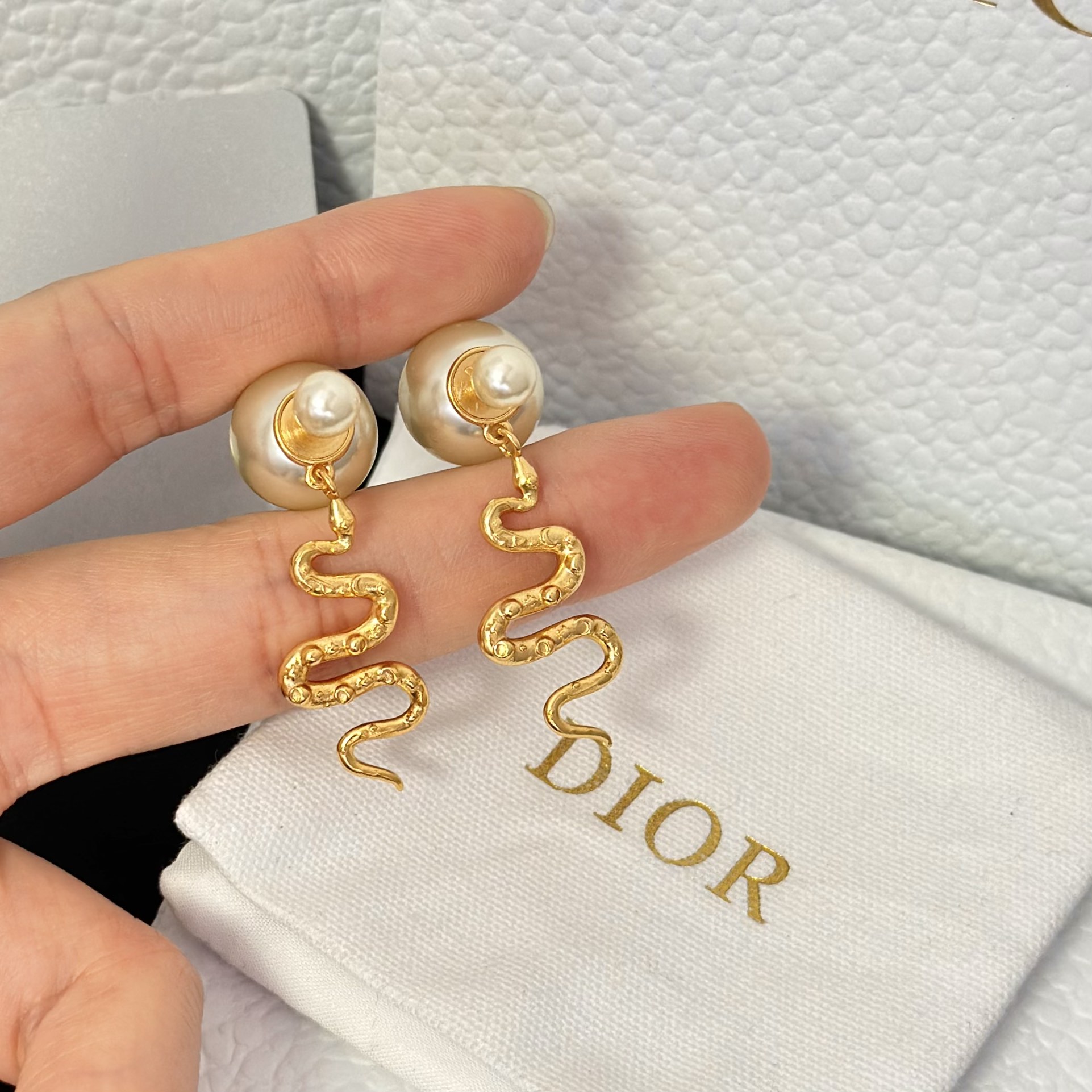 2025 Dior Dragon Pearl Earrings - Rep Fashion™
