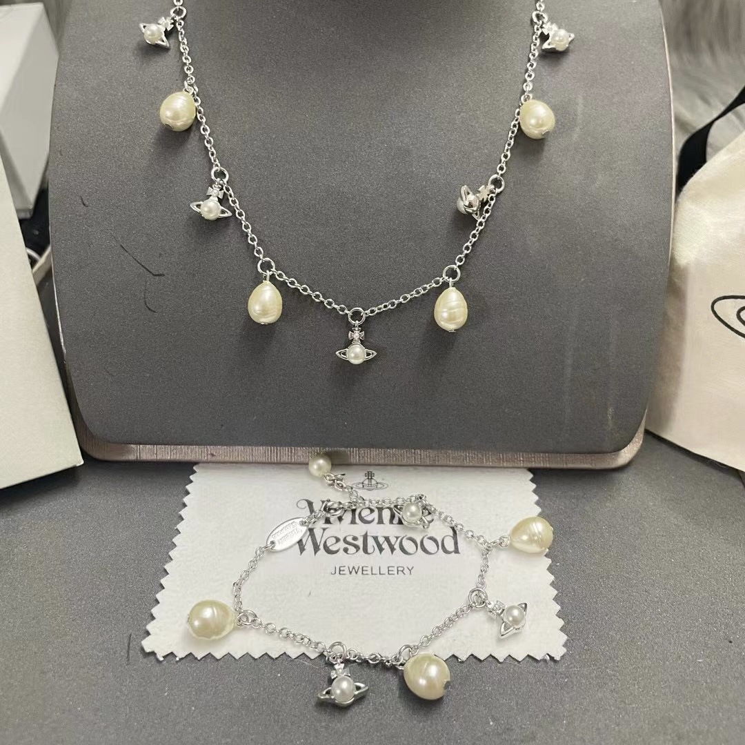 Vivienne Westwood Baroque Pearl Saturn Charms Bracelet - Rep Fashion™