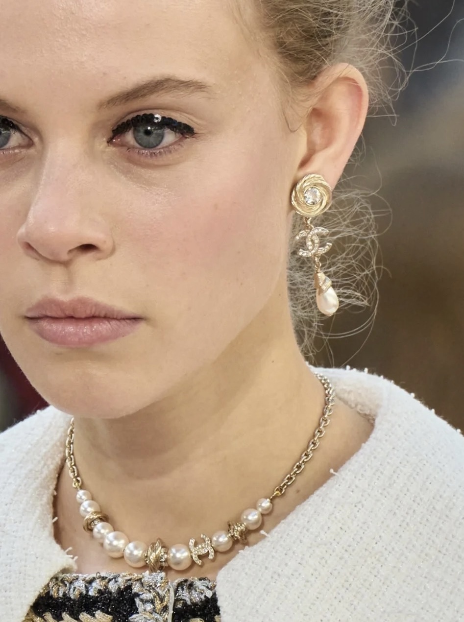 Chanel Vintage Teardrop Pearl Dangle Earrings - Rep Fashion™