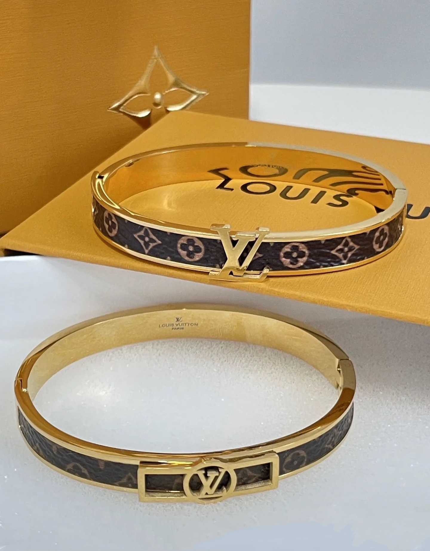Louis Vuitton Leather Bangle Bracelet - Rep Fashion™
