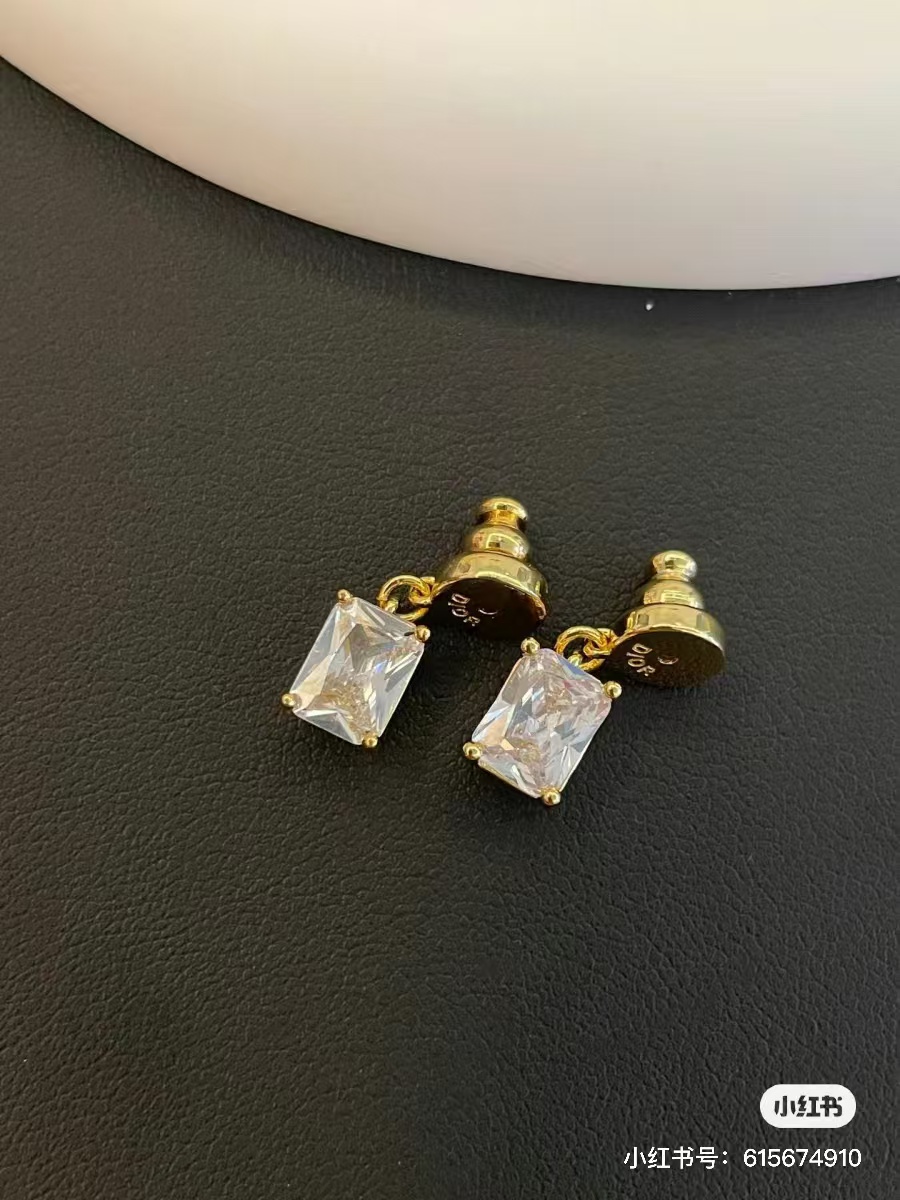 Dior Asymmetric Star Earrings - Rep Fashion™