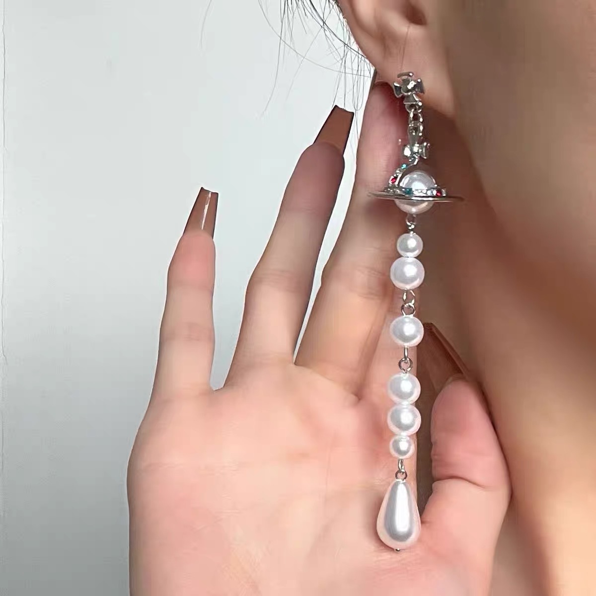 Vivienne Westwood Asymmetric Tassel Pearl Saturn Earrings - Rep Fashion™