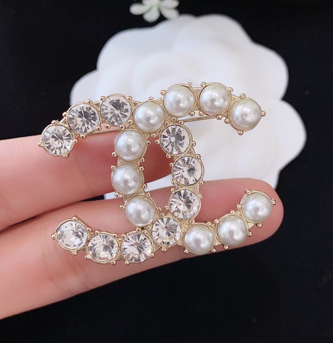 Chanel Round Diamond Pearl Brooch - Rep Fashion™
