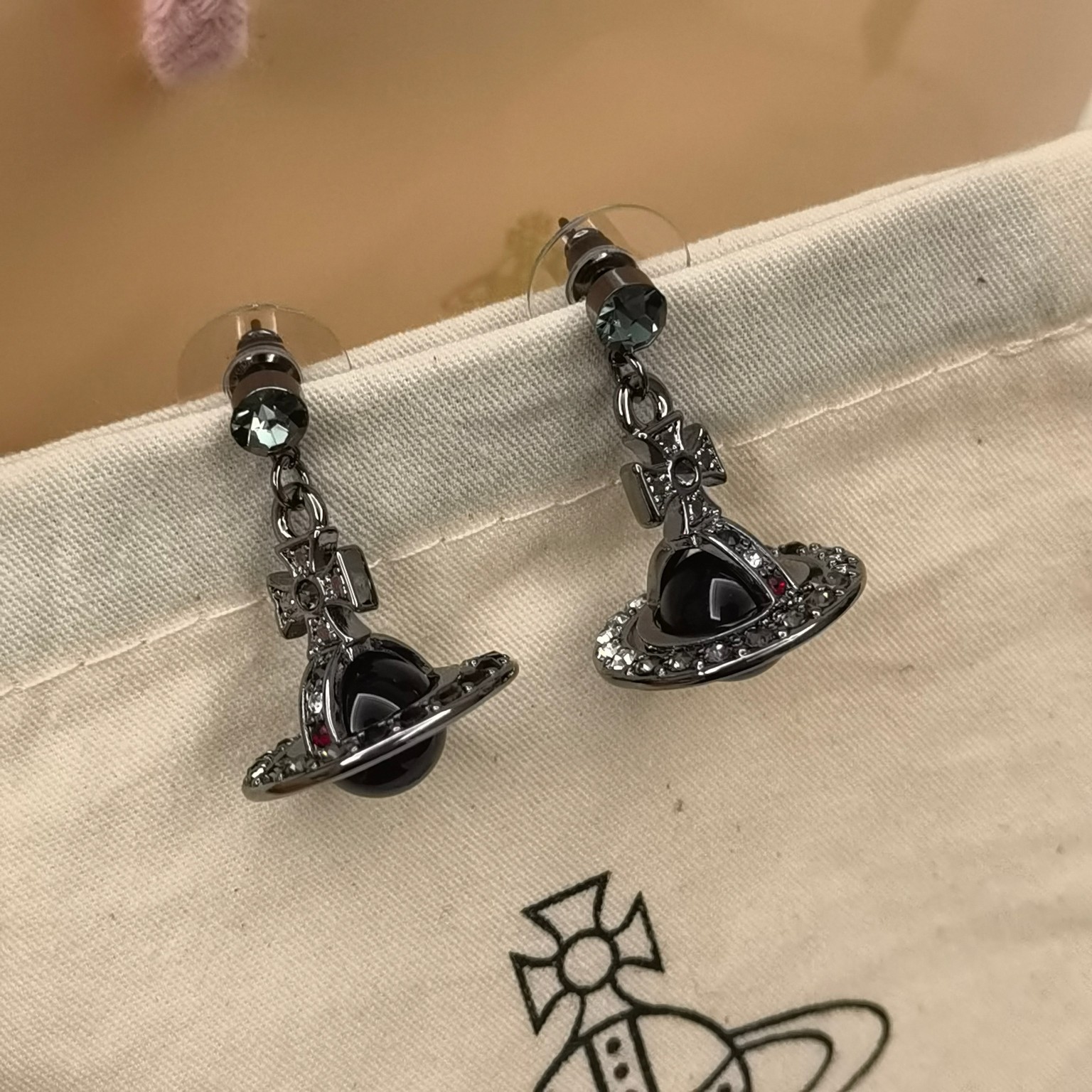 Vivienne Westwood Punk Style Cool Girl Black Saturn Earrings - Rep Fashion™