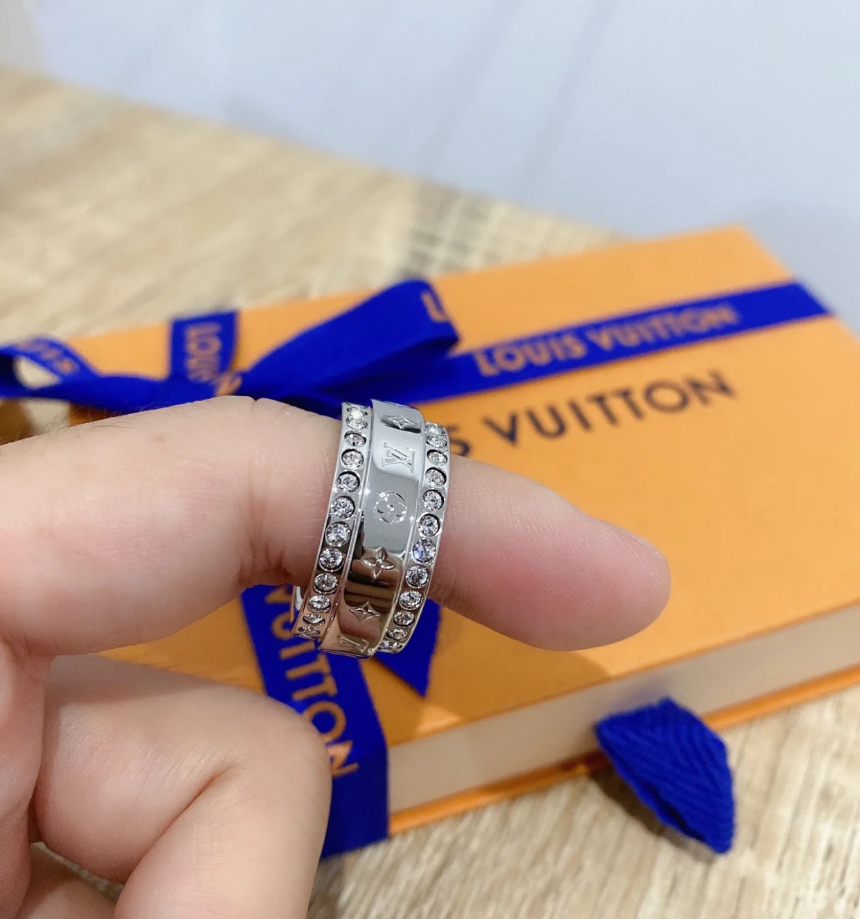 Louis Vuitton Diamond Wrap Wide Monogram Ring - Rep Fashion™