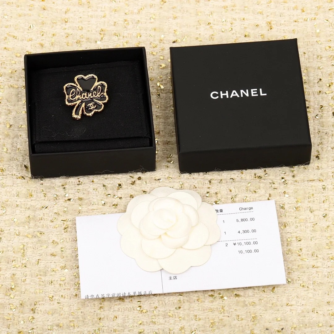 Chanel Black Lucky Clover Brooch - Rep Fashion™