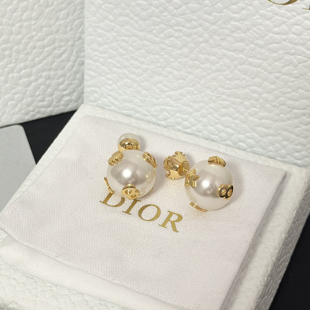 Dior New Two Pearls Stud Earrings - Rep Fashion™