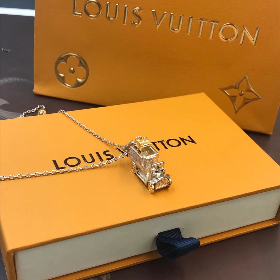 Louis Vuitton Men Necklace in Silver - Rep Fashion™