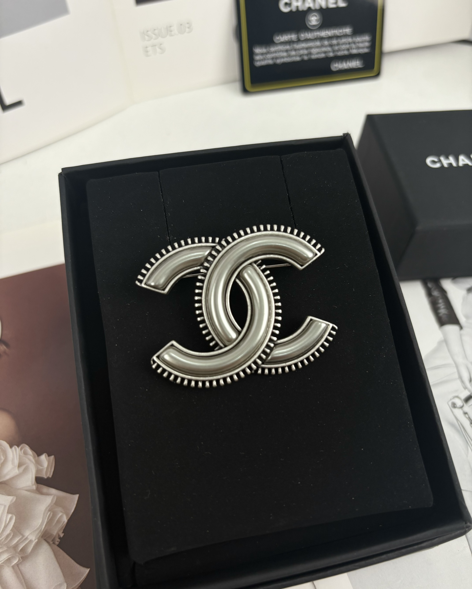Chanel Vintage Gray CC Brooch - Rep Fashion™