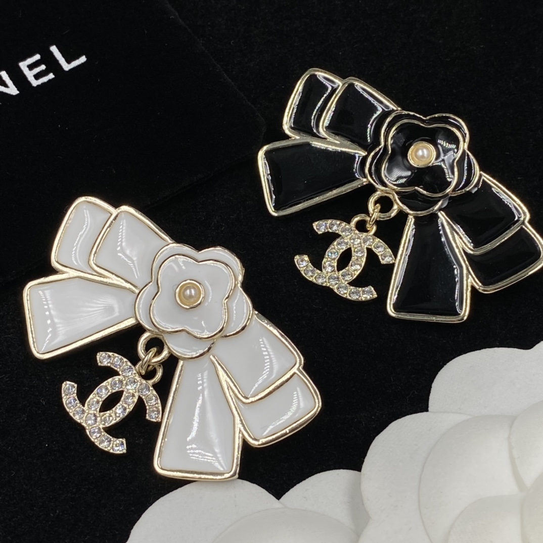 Chanel Camellia Black White Enamel Bow Brooch - Rep Fashion™