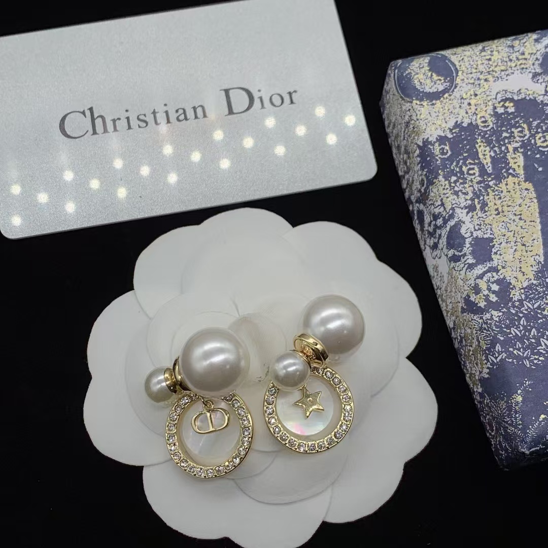 Dior Asymmetric Drop Charms Pearl Earrings - Rep Fashion™