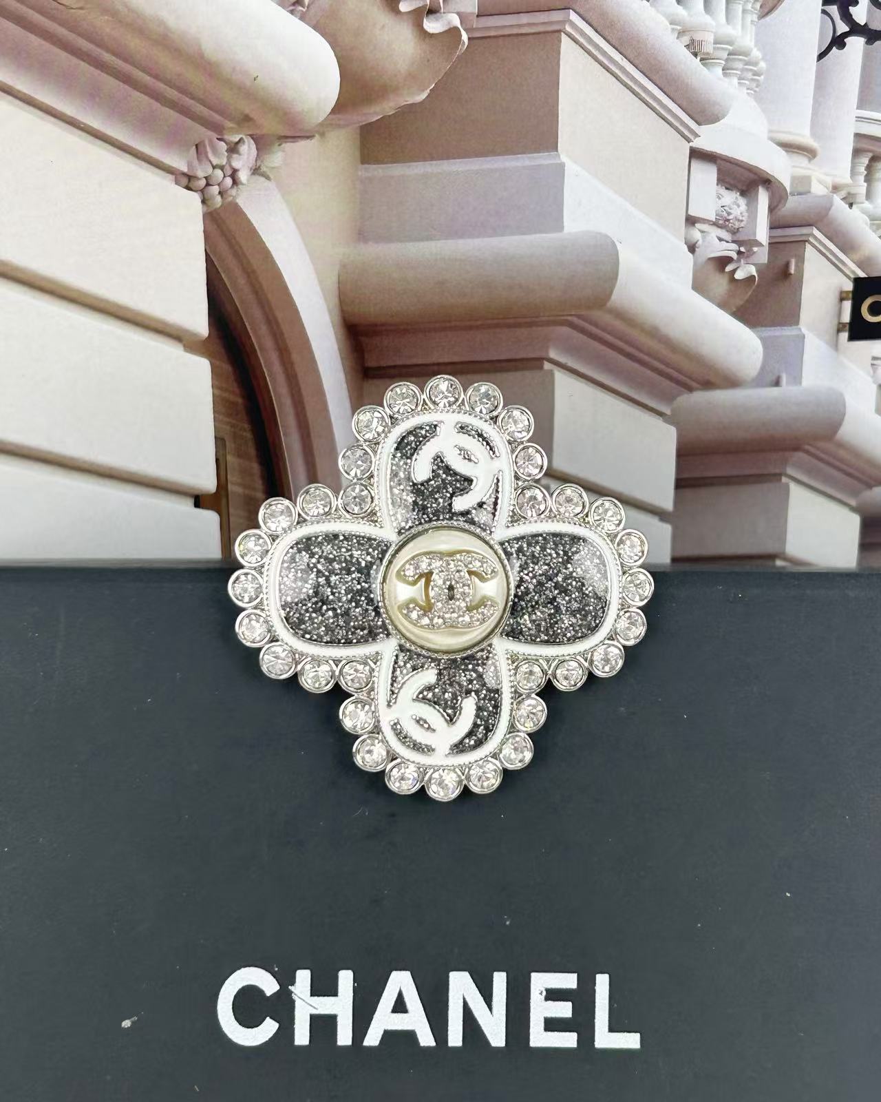 Chanel Clover Brooch - Rep Fashion™