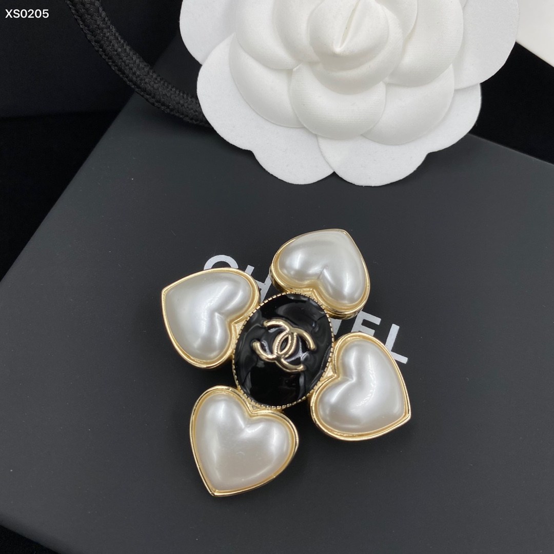 Chanel Four Hearts Brooch - Rep Fashion™
