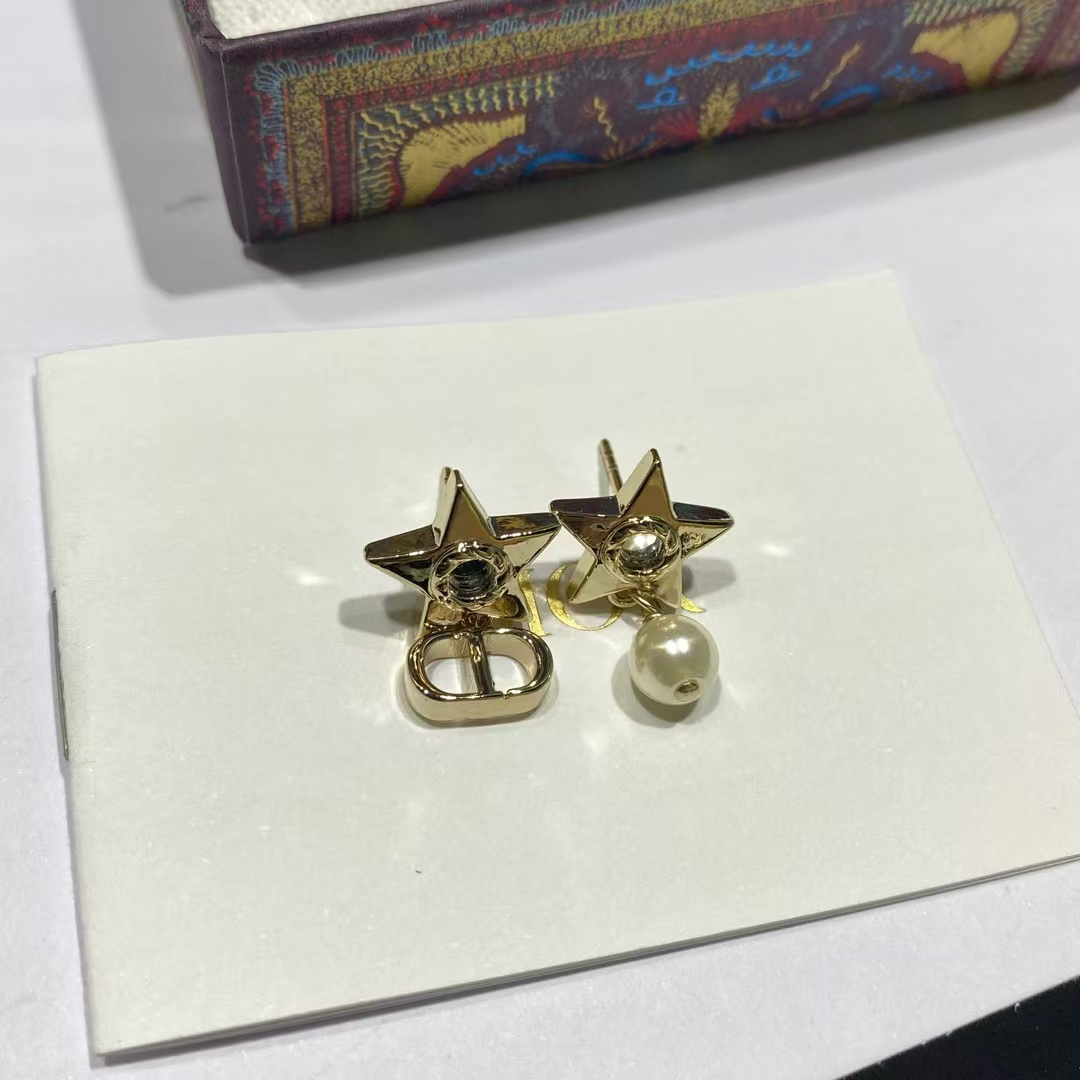Dior Asymmetric Star Earrings - Rep Fashion™