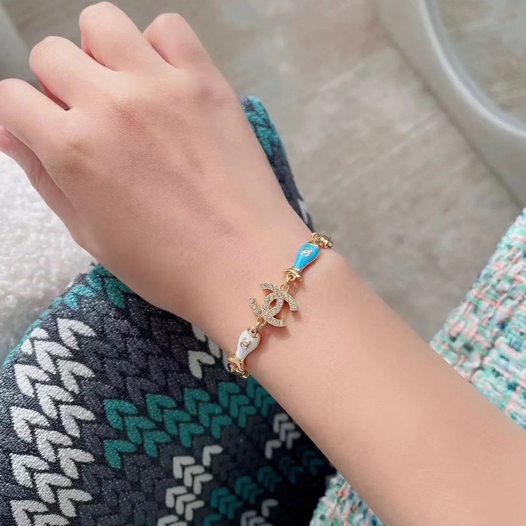 Chanel Color-Blocked White Blue Fish Bracelet - Rep Fashion™