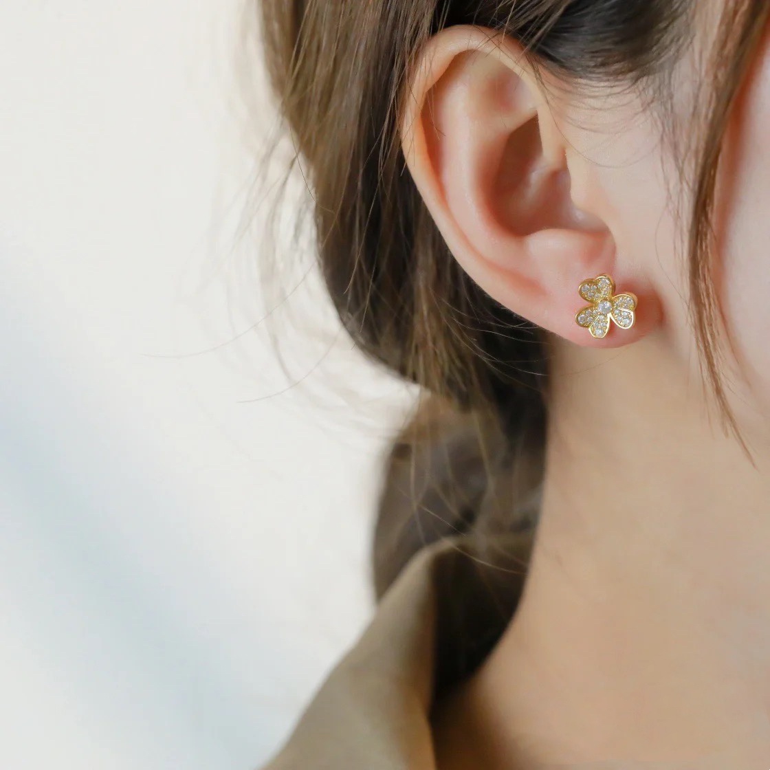 VCA Stud Frivole Earrings - Rep Fashion™