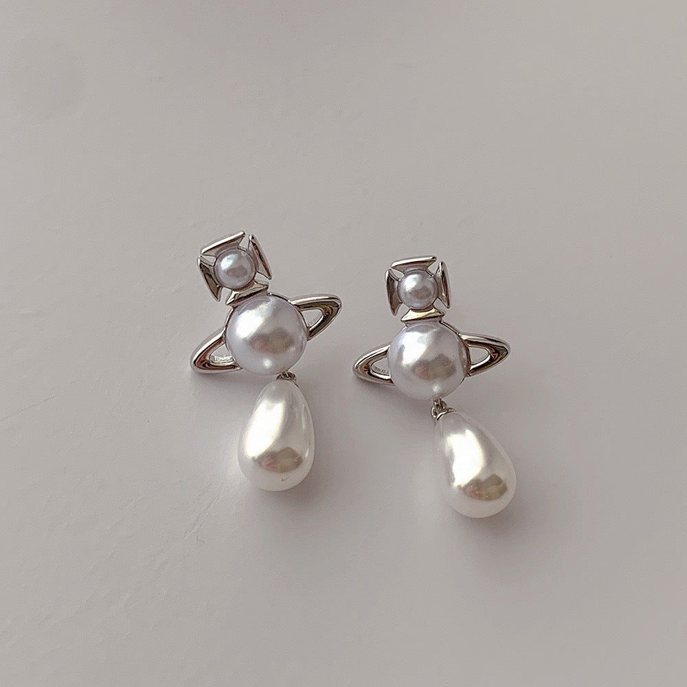 Vivienne Westwood Teardrop Pearl Saturn Earrings - Rep Fashion™